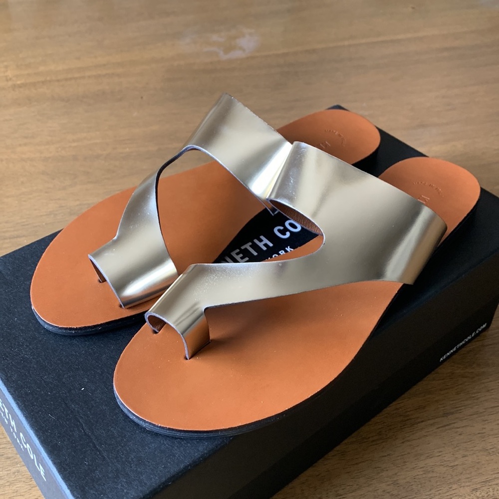 NWT NIB Kenneth Cole New York Women's Palm Sandal, Light Gold, 10 M - Picture 3 of 7